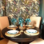 Elysium Holiday Lets - Elysium Suite, Stunning Apartment By The Beach