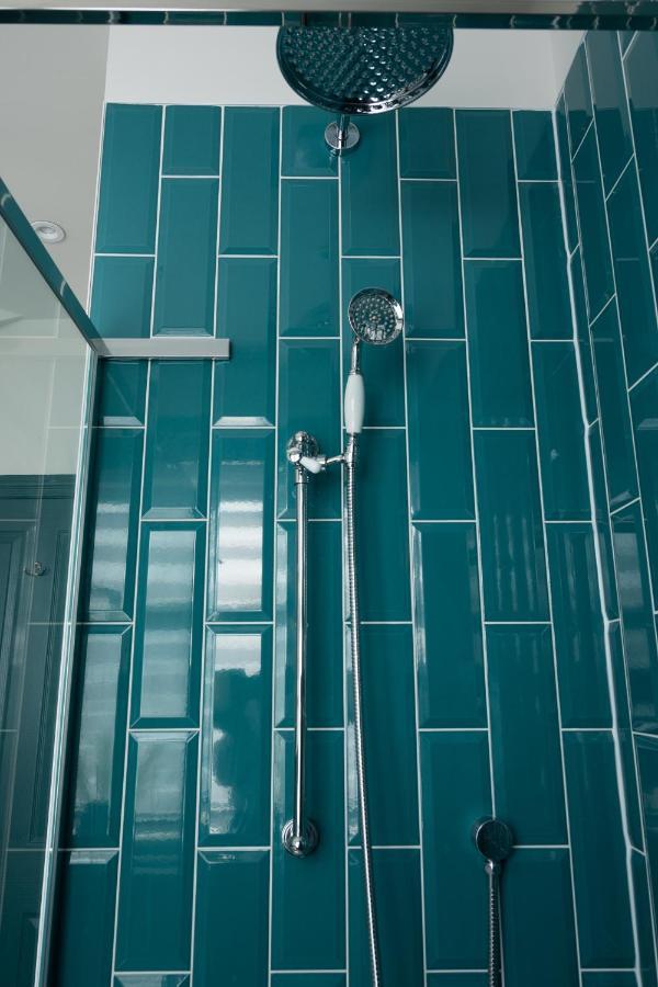 Elysium Holiday Lets - Elysium Suite, Stunning By The Beach Apartment Whitby