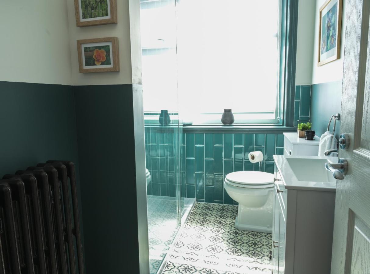 Elysium Holiday Lets - Elysium Suite, Stunning By The Beach Apartment Whitby