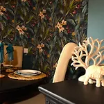 Elysium Holiday Lets - Elysium Suite, Stunning Apartment By The Beach